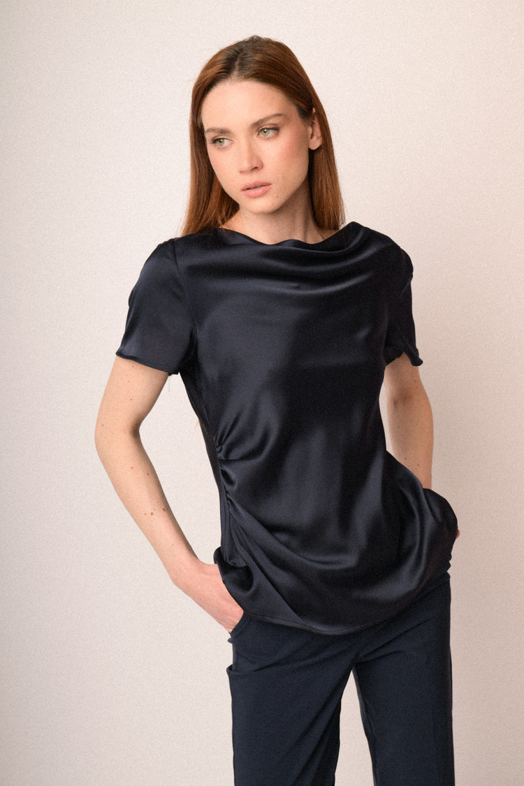 T-shirt drappeggiata in raso blu
