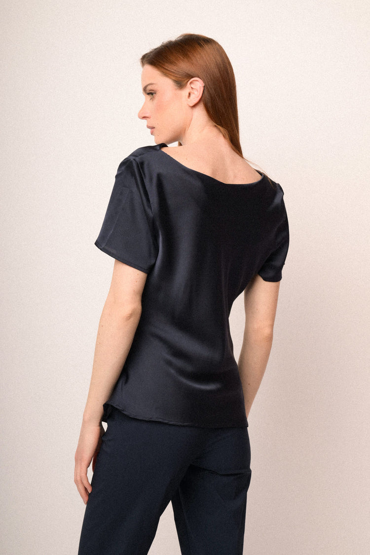 T-shirt drappeggiata in raso blu