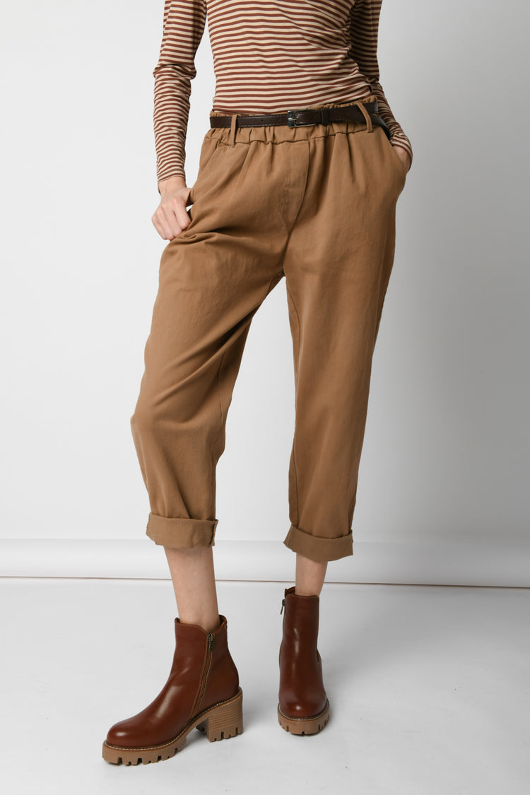 Pantaloni crop con cintura